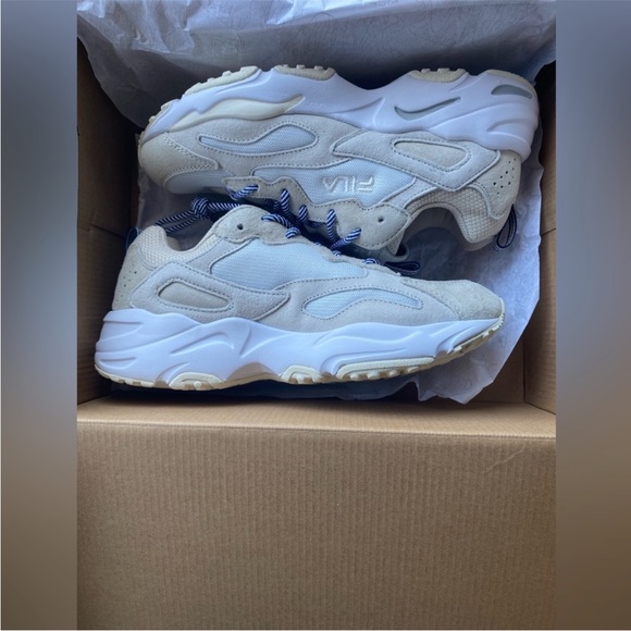 FILA Ray Tracer Chunky Sneaker Taupe white Beige neutral Tan 8.5 used - Picture 8 of 15